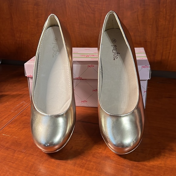 (2S) Pazitos Girls Gold Wedge Platform slip on - Picture 2 of 4